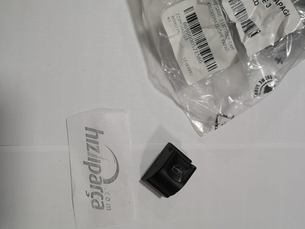 [ZZVM166131B-R000225] Megane 3 Latitude Cam Kaldırma Düğme Kapağı